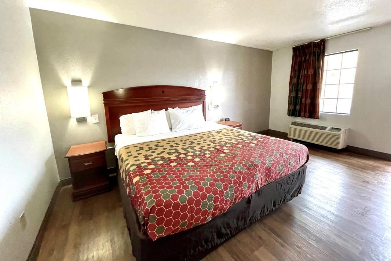Red Carpet Philadelphia Airport Motel 2*