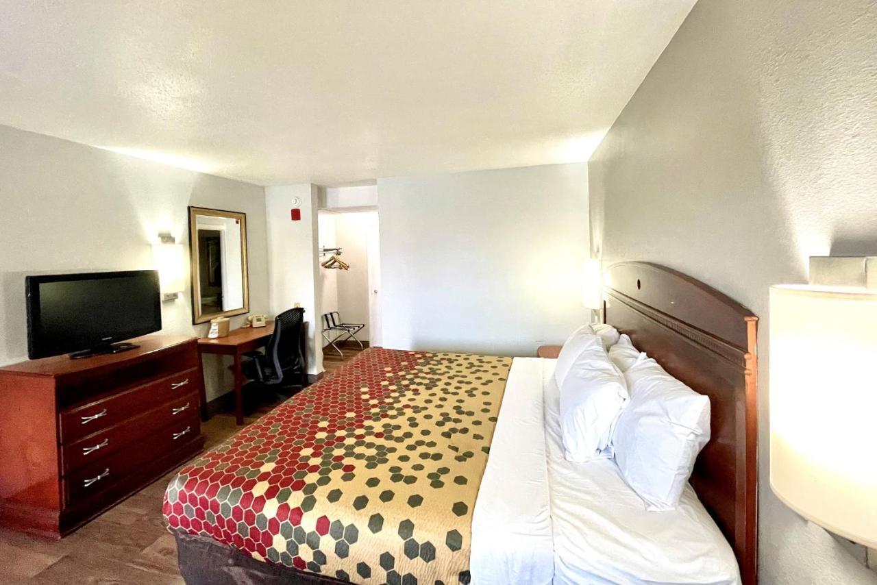 Red Carpet Philadelphia Airport Motel