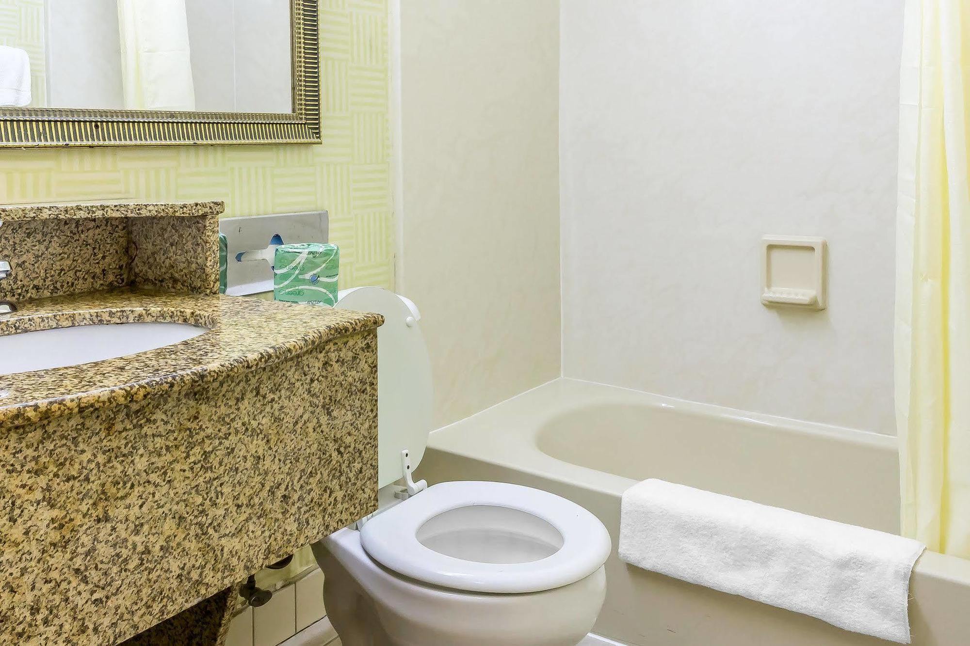 Red Carpet Philadelphia Airport Motel 2*